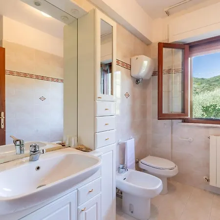 Gorgeous In Passignano Sul Trasime Пассиньяно-суль-Тразимено