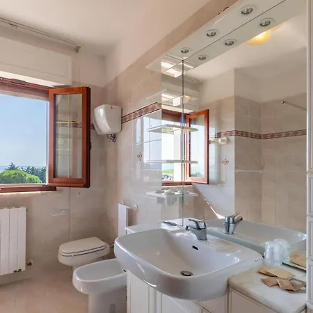 Gorgeous In Passignano Sul Trasime