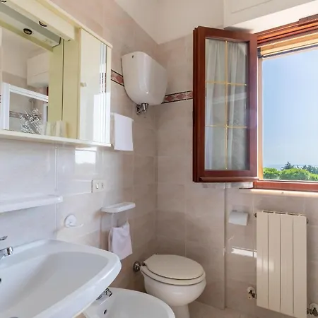 度假居 Awesome In Passignano Sul Trasime With Wifi 特拉西梅诺湖畔帕西尼亚诺